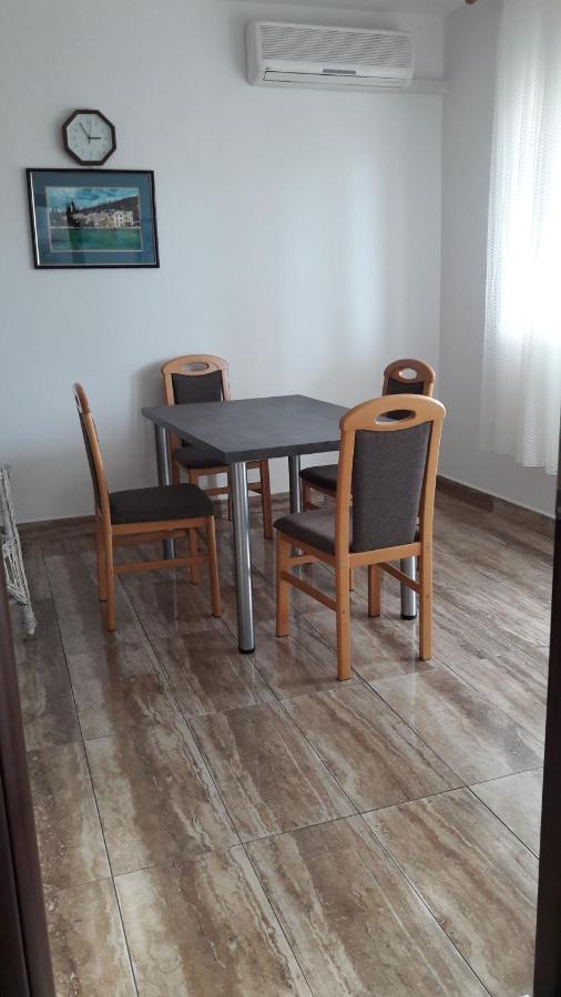 Apartmani S Dvije Spavace Sobe 4 Osobe Селце Экстерьер фото