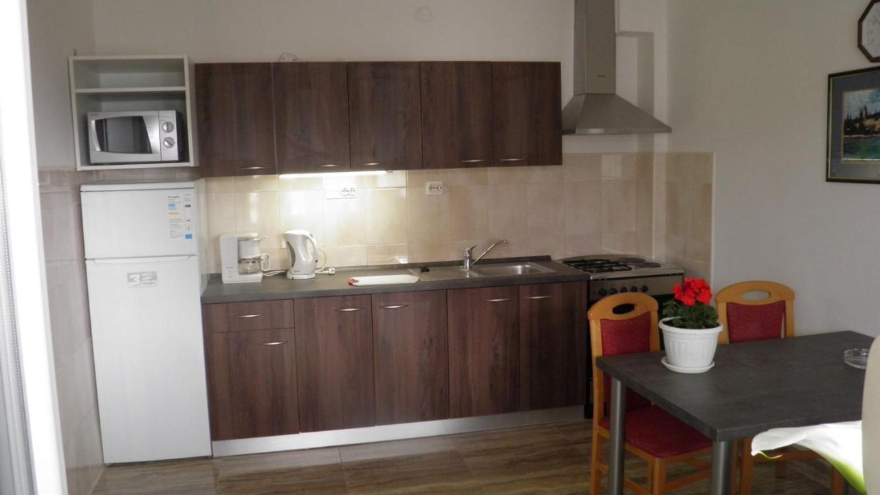 Apartmani S Dvije Spavace Sobe 4 Osobe Селце Экстерьер фото