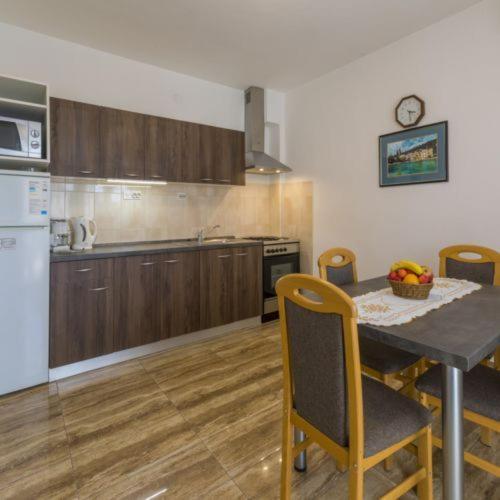 Apartmani S Dvije Spavace Sobe 4 Osobe Селце Экстерьер фото
