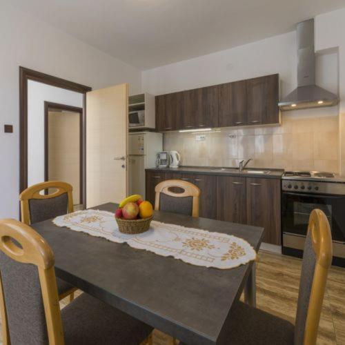 Apartmani S Dvije Spavace Sobe 4 Osobe Селце Экстерьер фото